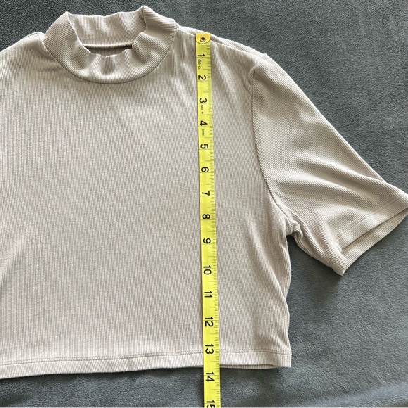 Shein Beige Mock Neck Crop Top Size M - Picture 3 of 7